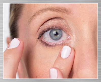 Smooth the Eyelid Eye Massage Technique